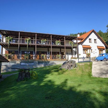 Hotel A Restaurace U Vychopnu Vsetín Buitenkant foto