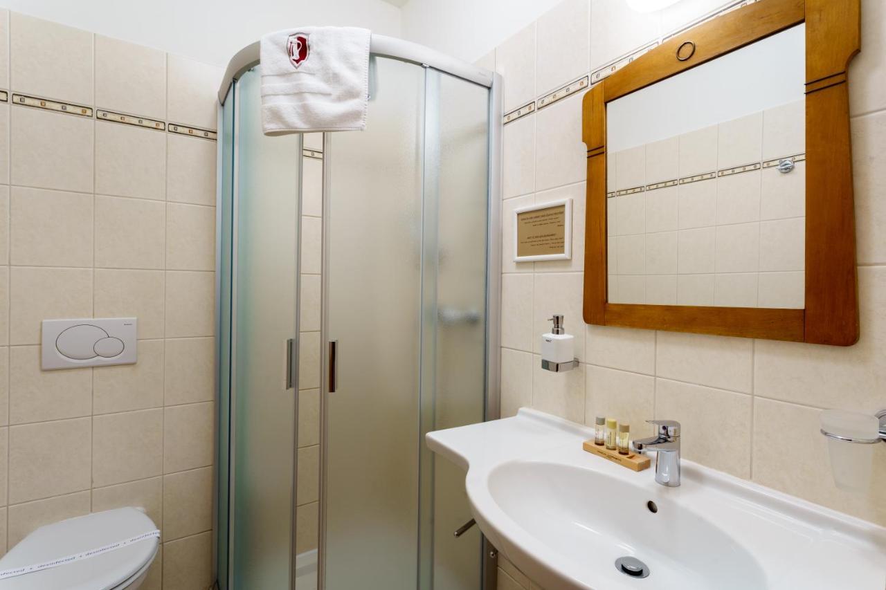 Hotel A Restaurace U Vychopnu Vsetín Buitenkant foto