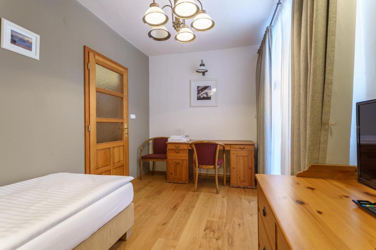Hotel A Restaurace U Vychopnu Vsetín Buitenkant foto