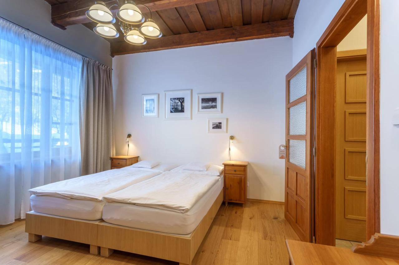 Hotel A Restaurace U Vychopnu Vsetín Buitenkant foto