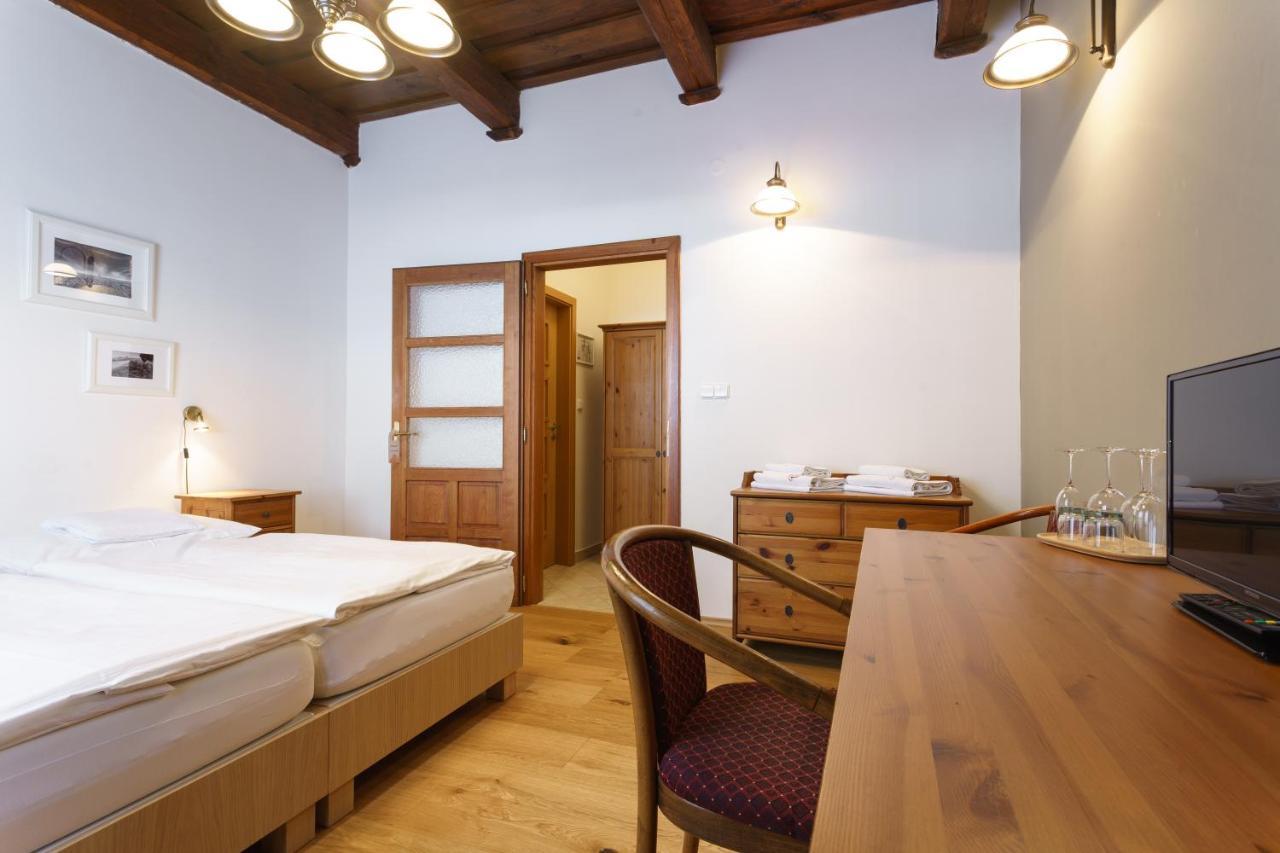 Hotel A Restaurace U Vychopnu Vsetín Buitenkant foto