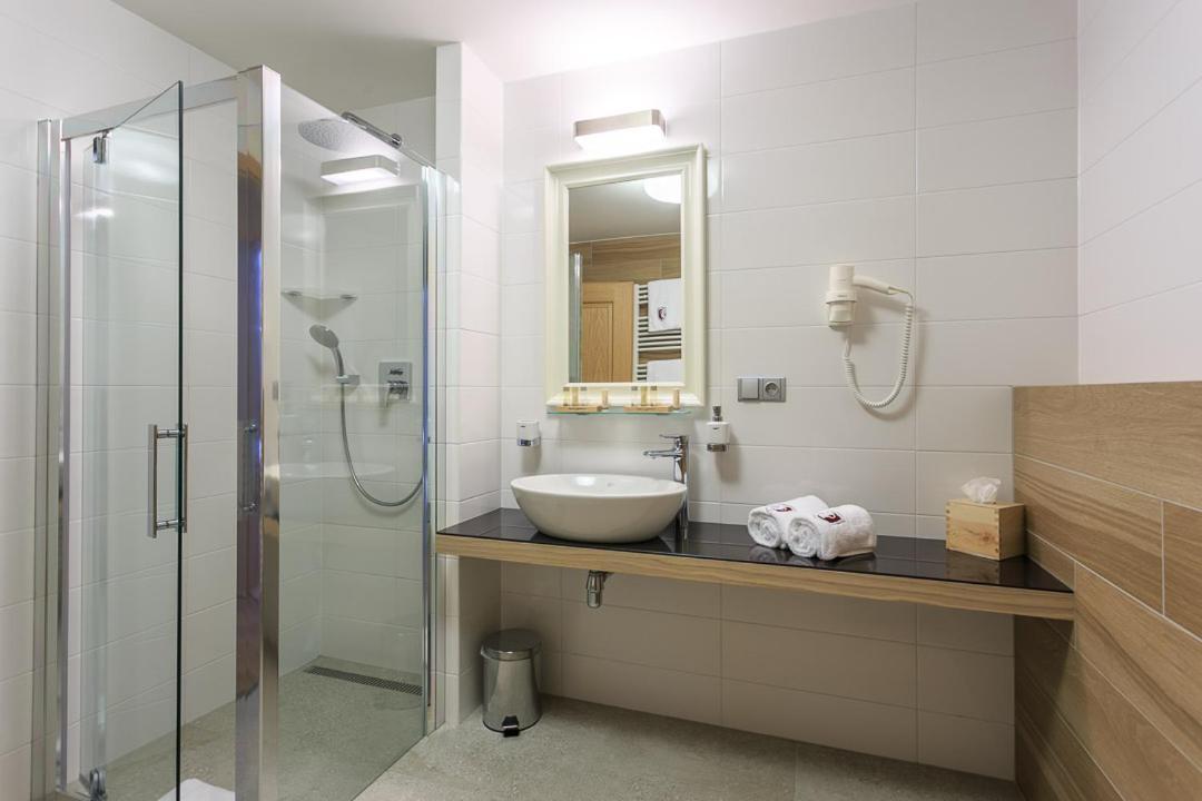 Hotel A Restaurace U Vychopnu Vsetín Buitenkant foto