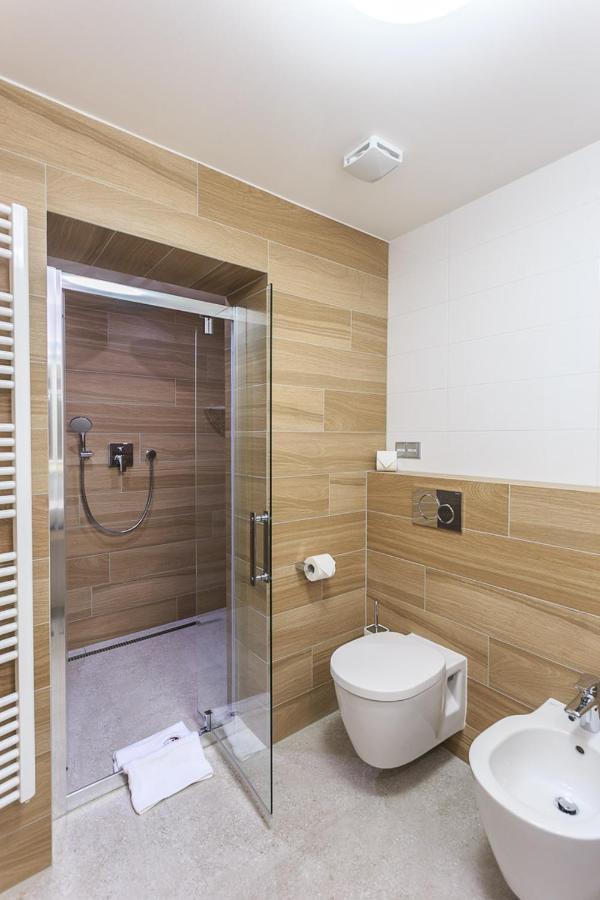 Hotel A Restaurace U Vychopnu Vsetín Buitenkant foto