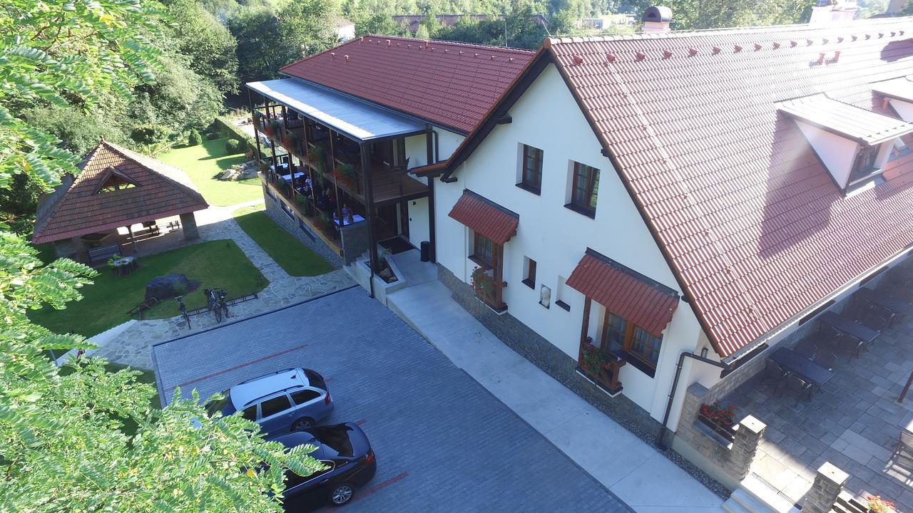 Hotel A Restaurace U Vychopnu Vsetín Buitenkant foto