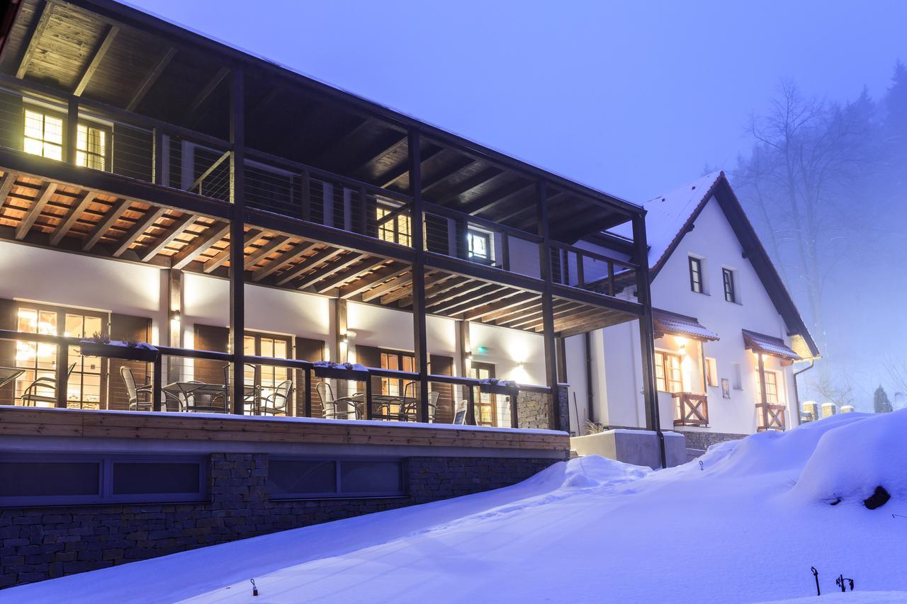 Hotel A Restaurace U Vychopnu Vsetín Buitenkant foto